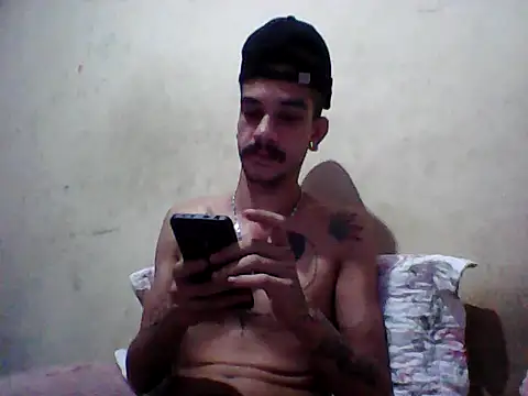 gatobranco001 online show from March 11, 8:42 pm