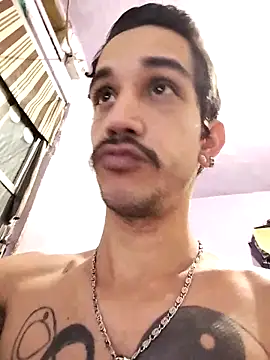 gatobranco001 online show from February 28, 11:01 pm