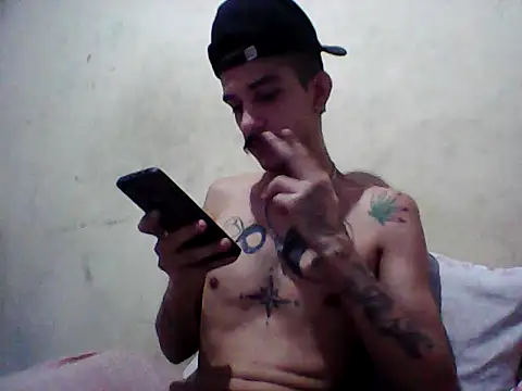 gatobranco001 online show from March 10, 8:12 pm