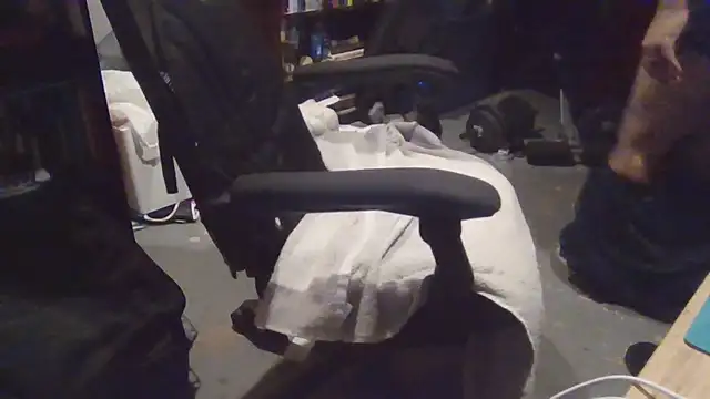 Snapshot of Chef-Munchies69 chatting on October 30, 4:03 am Chef-Munchies69 online show from October 30, 4:03 am