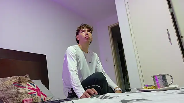 zackmontieel online show from June 4, 2:28 am