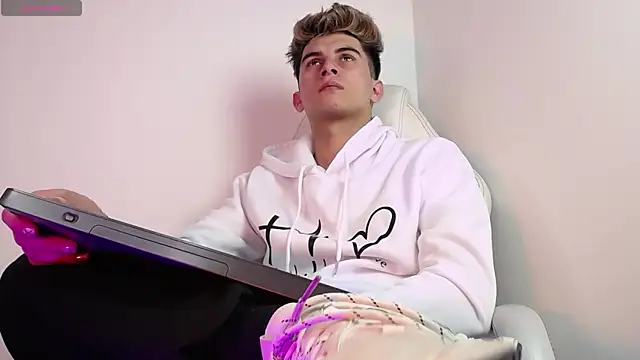 MrWilliseo online show from September 12, 8:20 pm