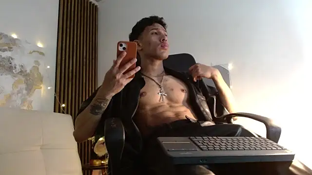 Snapshot of rafael_stone chatting on December 18, 1:37 am rafael stone online show from December 18, 1:37 am