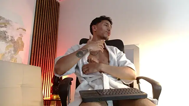 Snapshot of rafael_stone chatting on January 5, 3:53 am rafael stone online show from January 5, 3:53 am