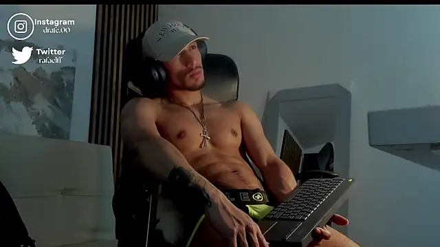 Snapshot of rafael_stone chatting on September 20, 5:07 am rafael stone online show from September 20, 5:07 am