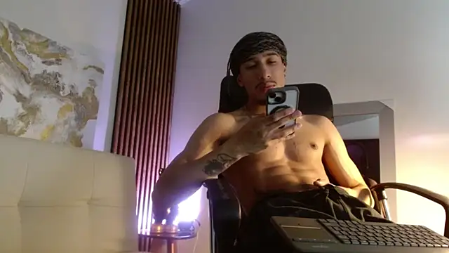Snapshot of rafael_stone chatting on February 5, 3:55 am rafael stone online show from February 5, 3:55 am
