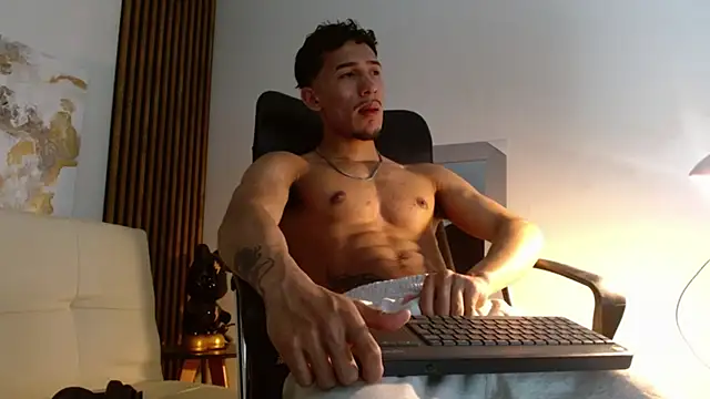 Snapshot of rafael_stone chatting on January 17, 4:28 am rafael stone online show from January 17, 4:28 am