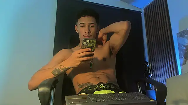 Snapshot of rafael_stone chatting on March 7, 3:40 am rafael stone online show from March 7, 3:40 am