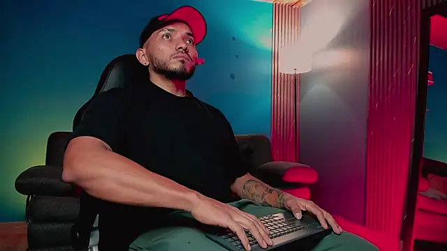 maximusclark1 online show from January 13, 2:27 am