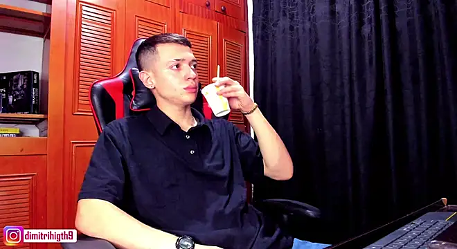 Snapshot of Dimitri_higth420 chatting on December 11, 1:18 am Dimitri higth420 online show from December 11, 1:18 am