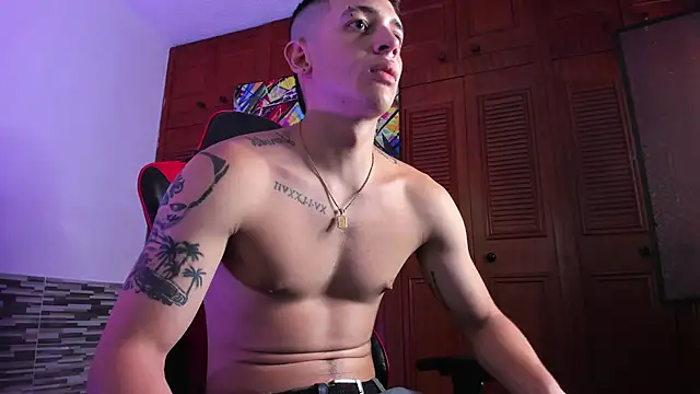 Snapshot of Dimitri_higth420 chatting on February 9, 9:17 pm Dimitri higth420 online show from February 9, 9:17 pm