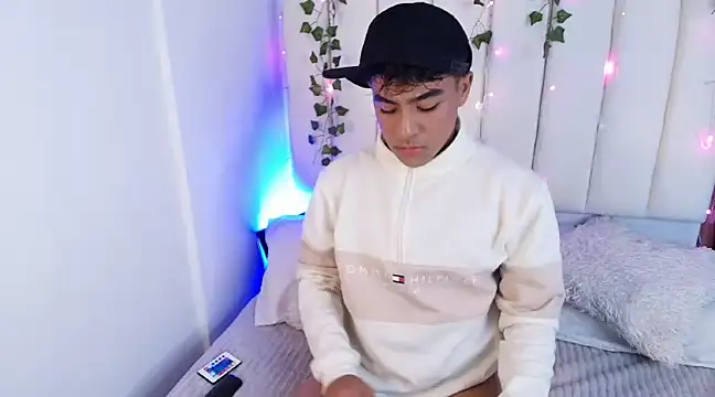 kiing azahell online show from January 4, 3:07 am