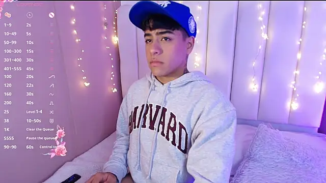 kiing azahell online show from March 18, 5:02 am