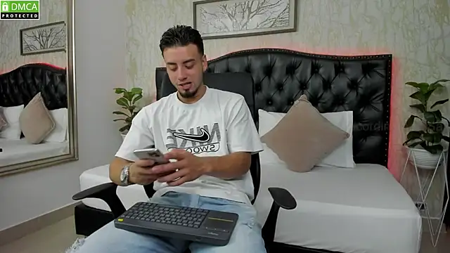 Snapshot of MattDevon chatting on January 18, 4:53 pm MattDevon online show from January 18, 4:53 pm
