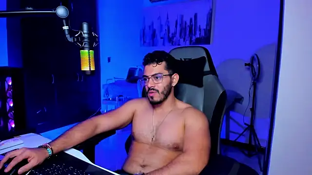 BrunoD31 online show from December 18, 5:47 am