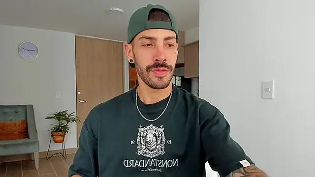 Guyinthemountain online show from December 25, 2:13 pm