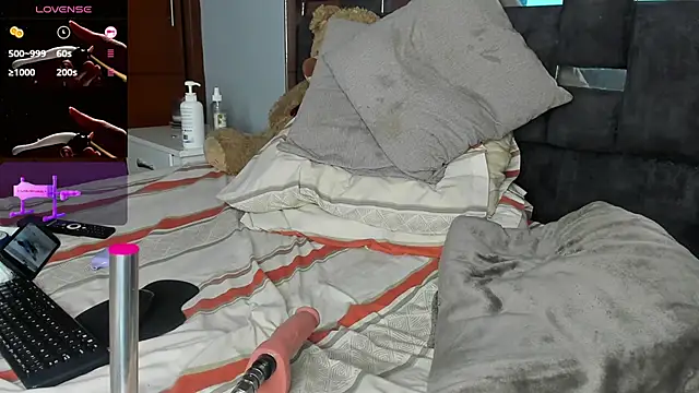 iamcamiloo  online show from September 19, 5:41 am