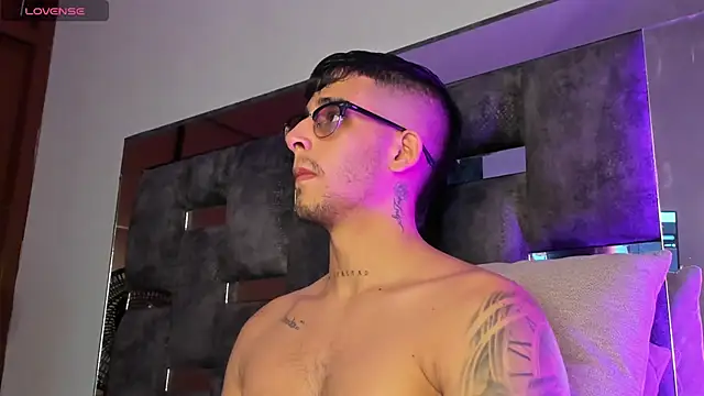 iamcamiloo  online show from March 18, 3:56 am