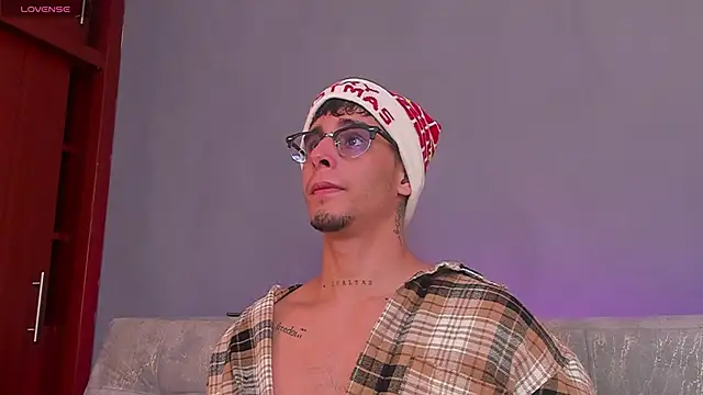 iamcamiloo  online show from December 24, 5:16 am