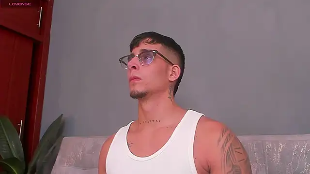 iamcamiloo  online show from December 4, 4:10 am