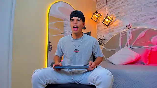 Benjamin More online show from October 20, 3:49 pm