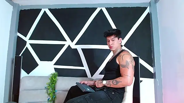 JUSTIN FULLER1 online show from November 26, 4:10 pm