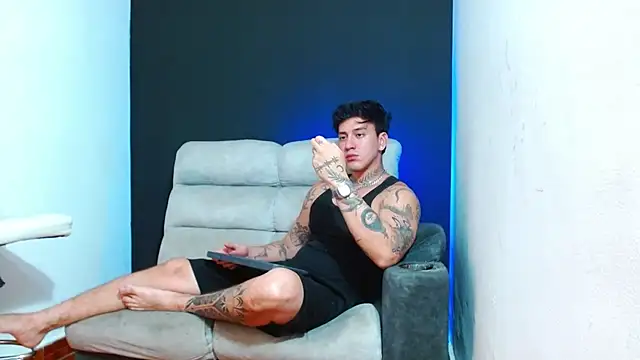 JUSTIN FULLER1 online show from June 15, 12:46 am