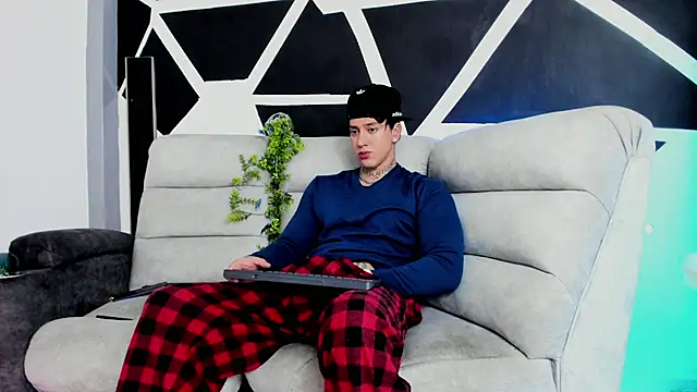 JUSTIN FULLER1 online show from October 25, 5:03 pm