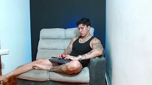 JUSTIN FULLER1 online show from July 9, 4:33 pm