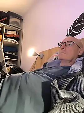 bogland33 online show from November 17, 7:39 pm