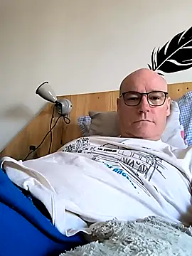 Snapshot of bogland33 chatting on February 23, 1:27 pm bogland33 online show from February 23, 1:27 pm