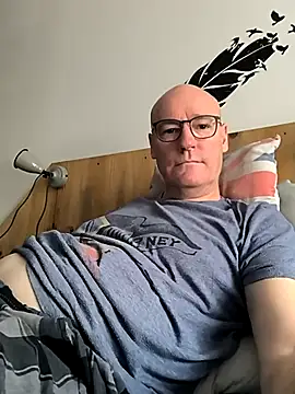 Snapshot of bogland33 chatting on October 5, 11:03 am bogland33 online show from October 5, 11:03 am