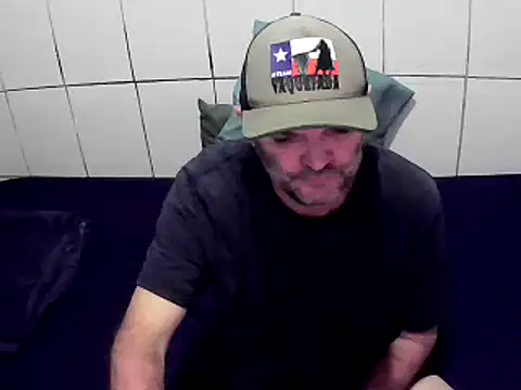 Snapshot of pierdona chatting on December 17, 8:43 pm pierdona online show from December 17, 8:43 pm