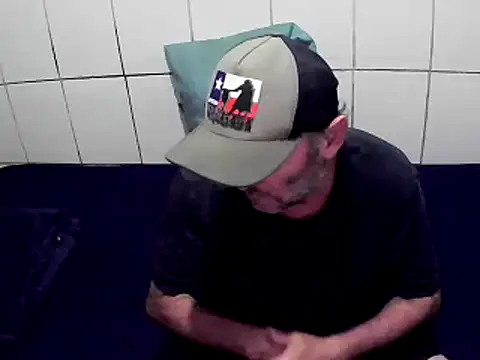 Snapshot of pierdona chatting on December 18, 8:36 pm pierdona online show from December 18, 8:36 pm