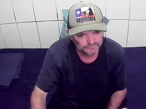 Snapshot of pierdona chatting on January 5, 12:42 pm pierdona online show from January 5, 12:42 pm