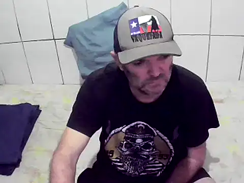 Snapshot of pierdona chatting on December 4, 6:39 pm pierdona online show from December 4, 6:39 pm