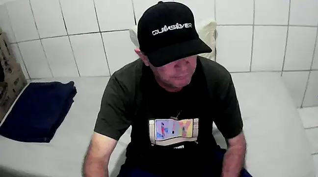 Snapshot of pierdona chatting on February 26, 8:31 pm pierdona online show from February 26, 8:31 pm