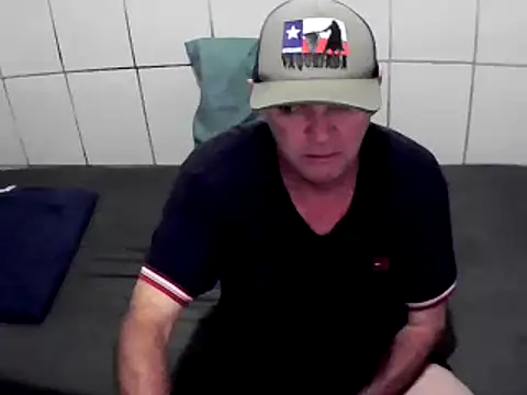 Snapshot of pierdona chatting on February 1, 8:47 pm pierdona online show from February 1, 8:47 pm