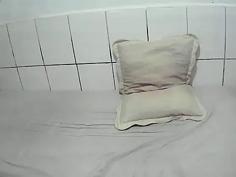 Snapshot of pierdona chatting on September 15, 6:09 pm pierdona online show from September 15, 6:09 pm