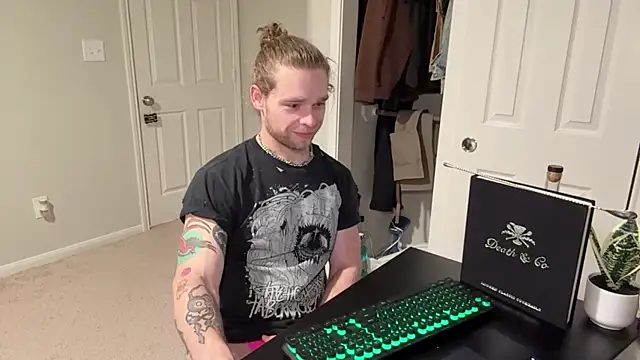 Snapshot of DaddydayDrinkzz chatting on March 16, 5:25 am DaddydayDrinkzz online show from March 16, 5:25 am