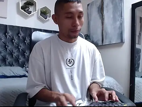 Snapshot of richar_voller chatting on October 20, 11:25 am richar voller online show from October 20, 11:25 am
