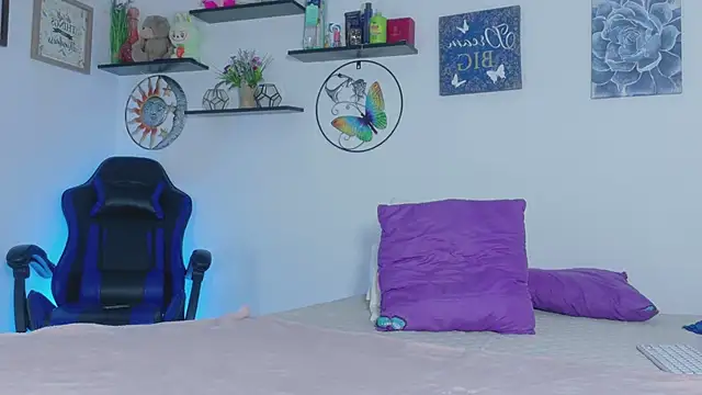 Noah tyler  online show from June 9, 7:15 pm