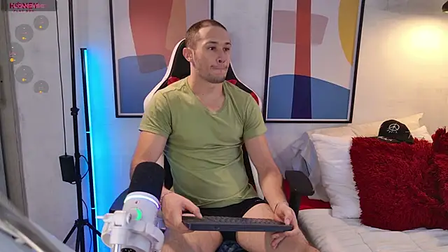 AxelFairchaild online show from December 21, 12:38 pm