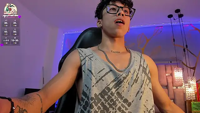 AkazaBoy  online show from December 31, 7:40 pm