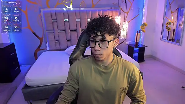 AkazaBoy  online show from February 28, 5:04 am