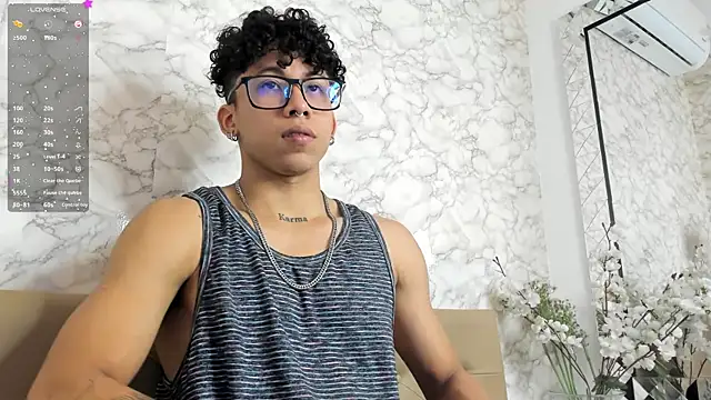 AkazaBoy  online show from December 12, 4:37 am