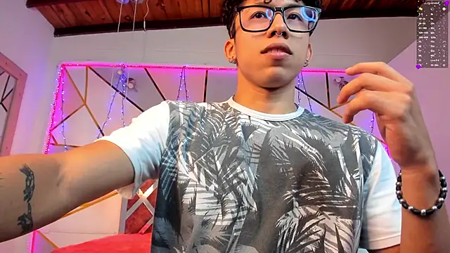 AkazaBoy  online show from December 3, 4:24 am