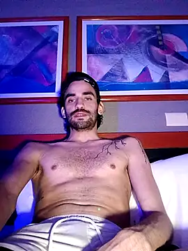 Snapshot of johngil0995 chatting on October 5, 9:02 am johngil0995 online show from October 5, 9:02 am