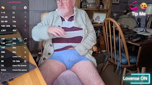 Snapshot of Adamdaddybear chatting on October 19, 1:36 pm Adamdaddybear online show from October 19, 1:36 pm