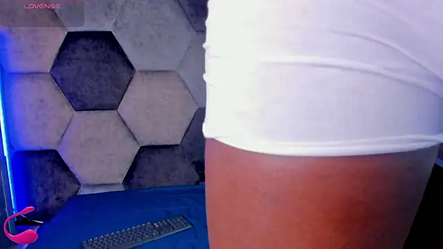 Latrellx7 online show from March 9, 3:55 am